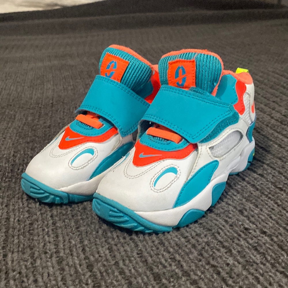 Boys nikes